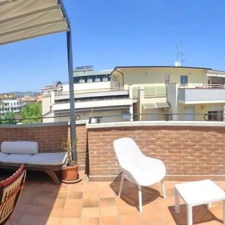 Sofisticato Attico Con Ampia Terrazza Vista Mare Apartment